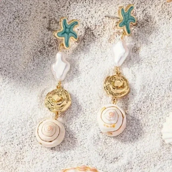 NWTs Gold Tone Beachy Boho Stud Style Drop Earrings - Starfish and Shell Charms - Picture 2 of 3